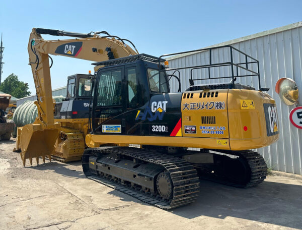 CAT320D2L