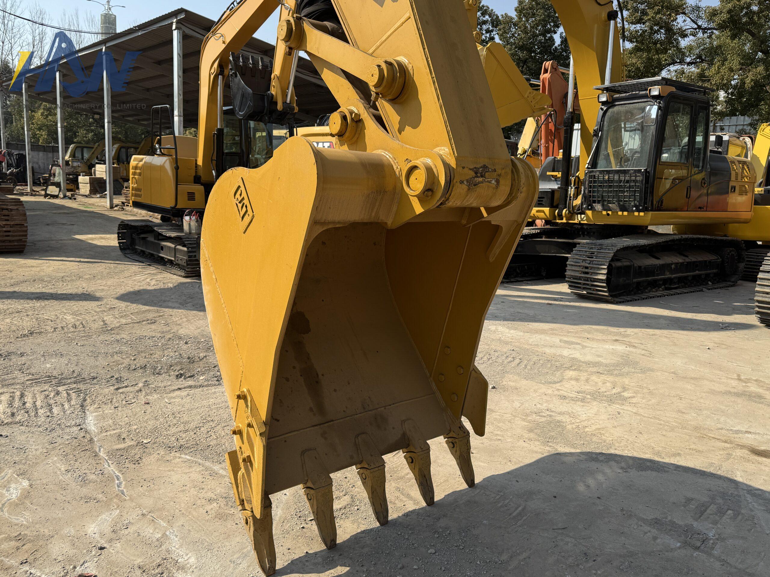 CAT320D2 - Image 8