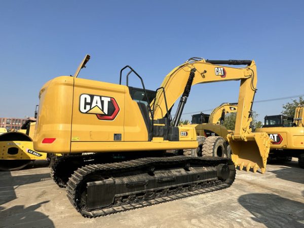 CAT323