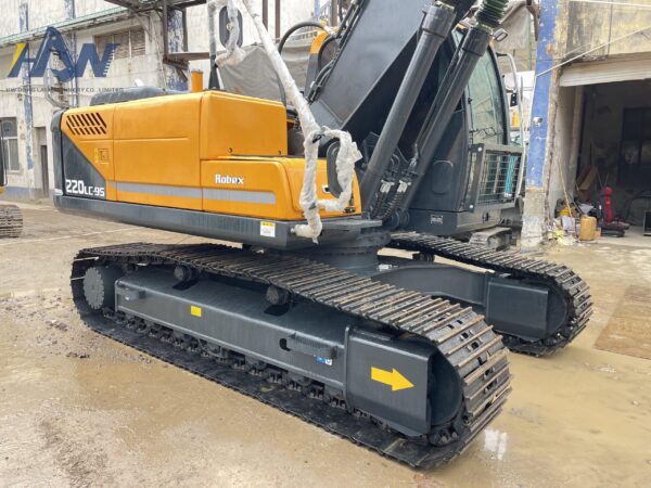 R220LC-9S - Image 3