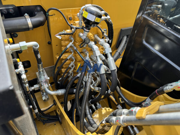 CAT307 - Image 8